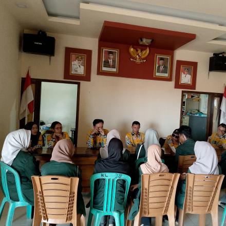 Koordinasi Program Kerja Mahasiswa KKN dengan Perangkat Desa Kaligawe