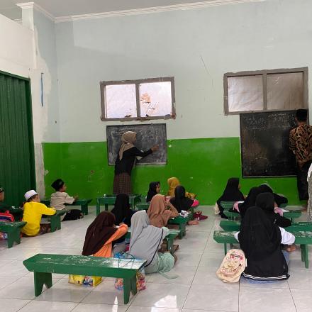 Persiapan Pembuatan Plang RT dan Pengajaran TPQ di Desa Kaligawe oleh Tim KKN