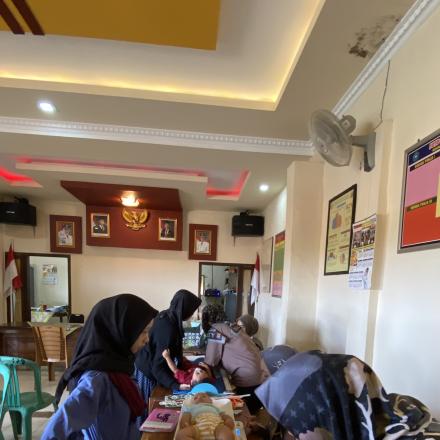 Posyandu dan Koordinasi Dengan Kepala Sekolah SD Negeri Kaligawe
