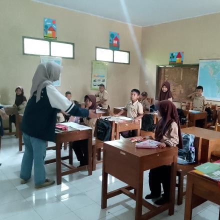 Mengajar di SD N Kaligawe dengan Kreativitas dan Warisan Budaya