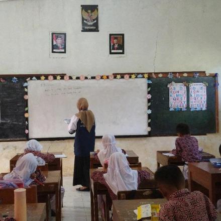 Pelaksanaan Kegiatan Edukasi dan Sosial Mahasiswa KKN Kelompok 40 di Desa Kaligawe