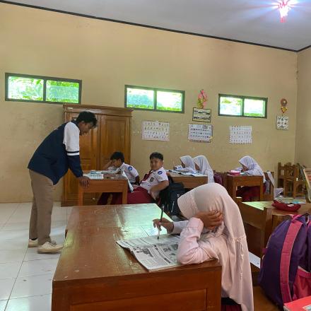 Kegiatan Mengajar Mahasiswa KKN, Tingkatkan Minat Belajar Siswa Dalam Pendidikan Formal dan Non-form