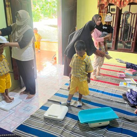 KEGIATAN POSYANDU ILP DUKUH GUMINGSIR (POS MAWAR 2)