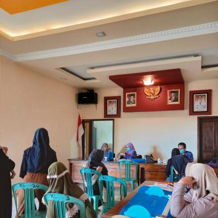 KEGIATAN POSYANDU ILP MAWAR 1 DESA KALIGAWE