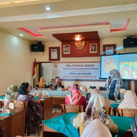 PELATIHAN UMKM PRODUK UNGGULAN EMPING MELINJO DESA KALIGAWE